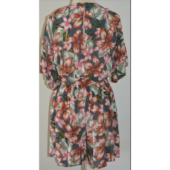 COUNTRY ROAD HIBISCUS FLORAL RELAXED JUMPSUIT 16 - Picture 3 of 6